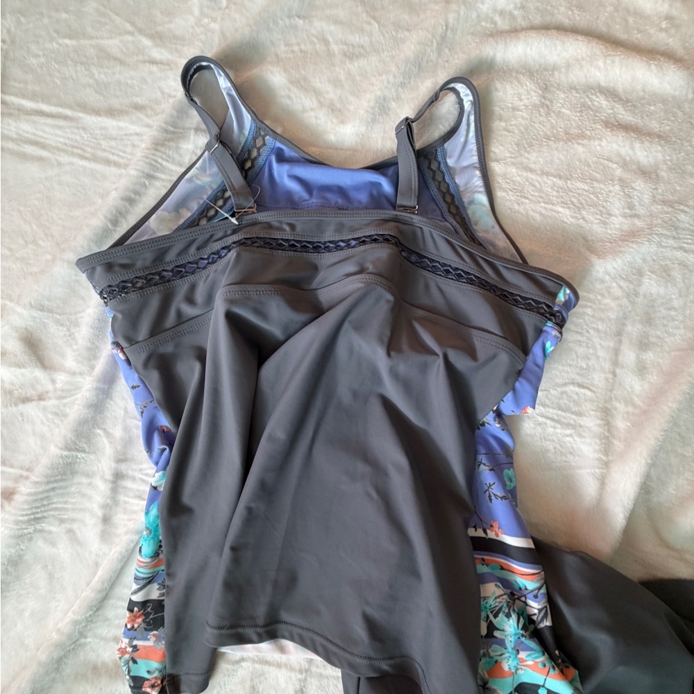 Free Country Gray and White Swim Suite - Picture 5 of 7